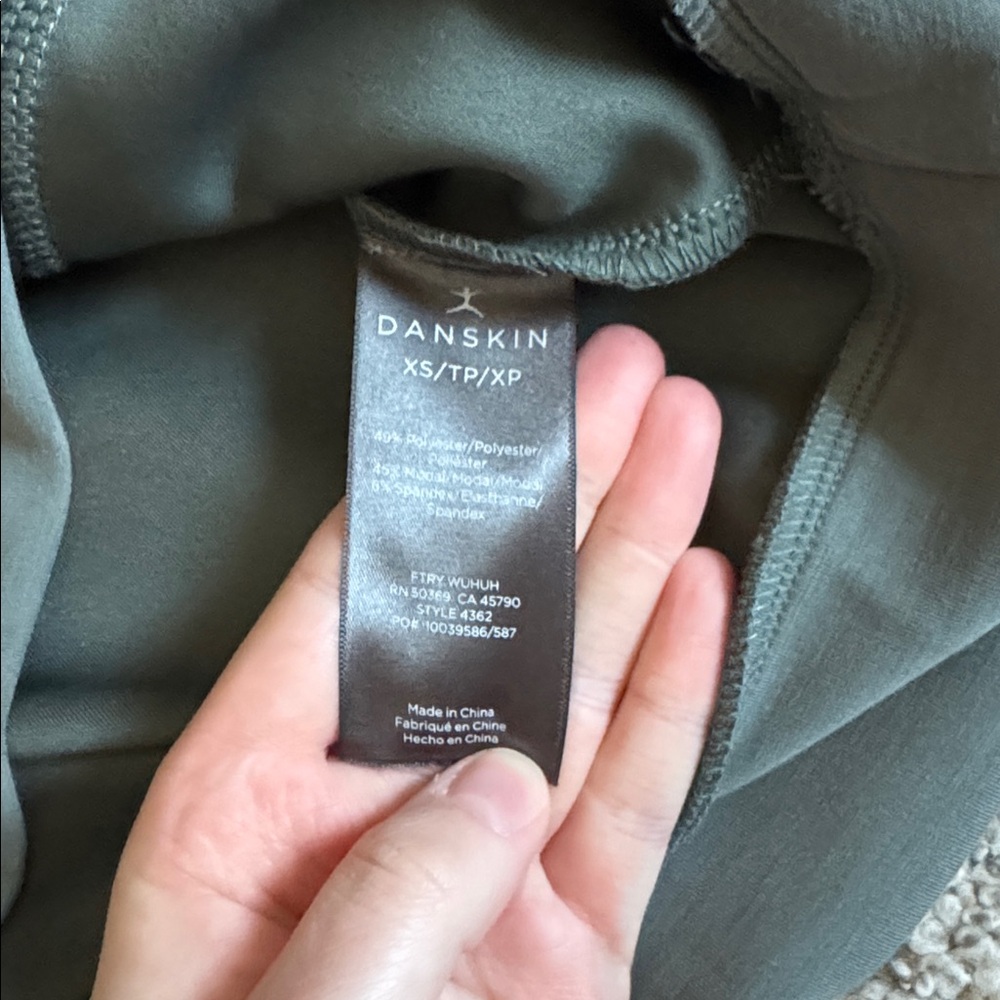 Danskin green long sleeve - Picture 3 of 3